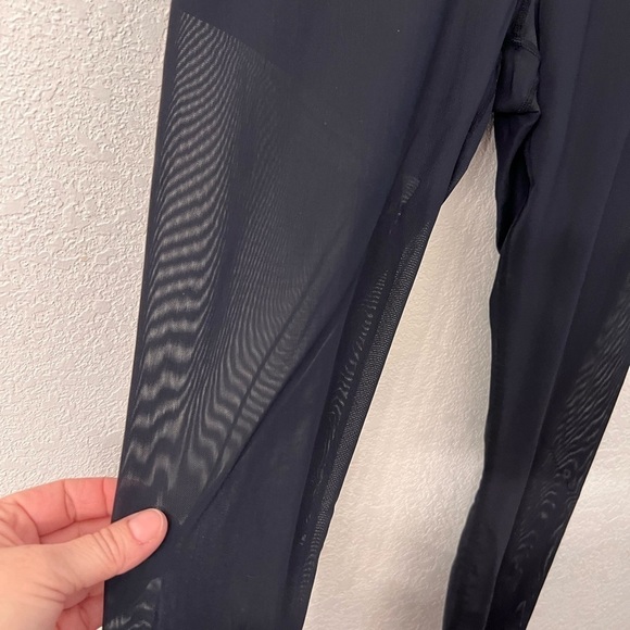Fabletics black sheer leggings size medium - Picture 3 of 10